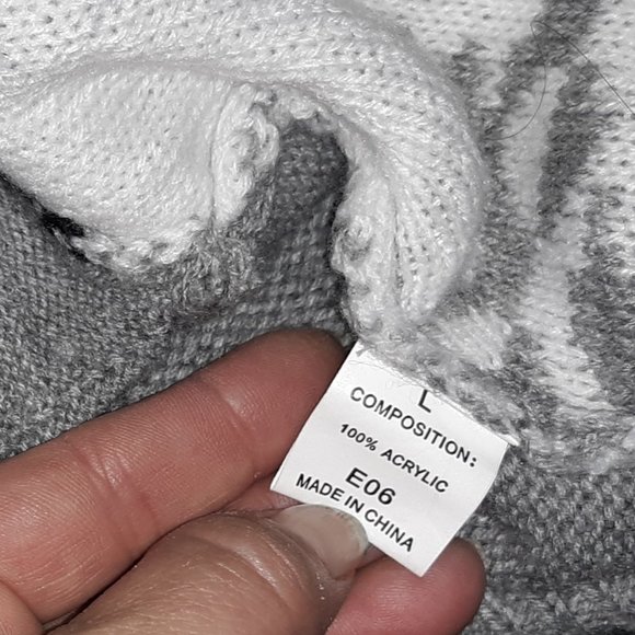 Amazing Christmas Sweater w Pockets, Glitter & Pom! 🎅 - Picture 5 of 5